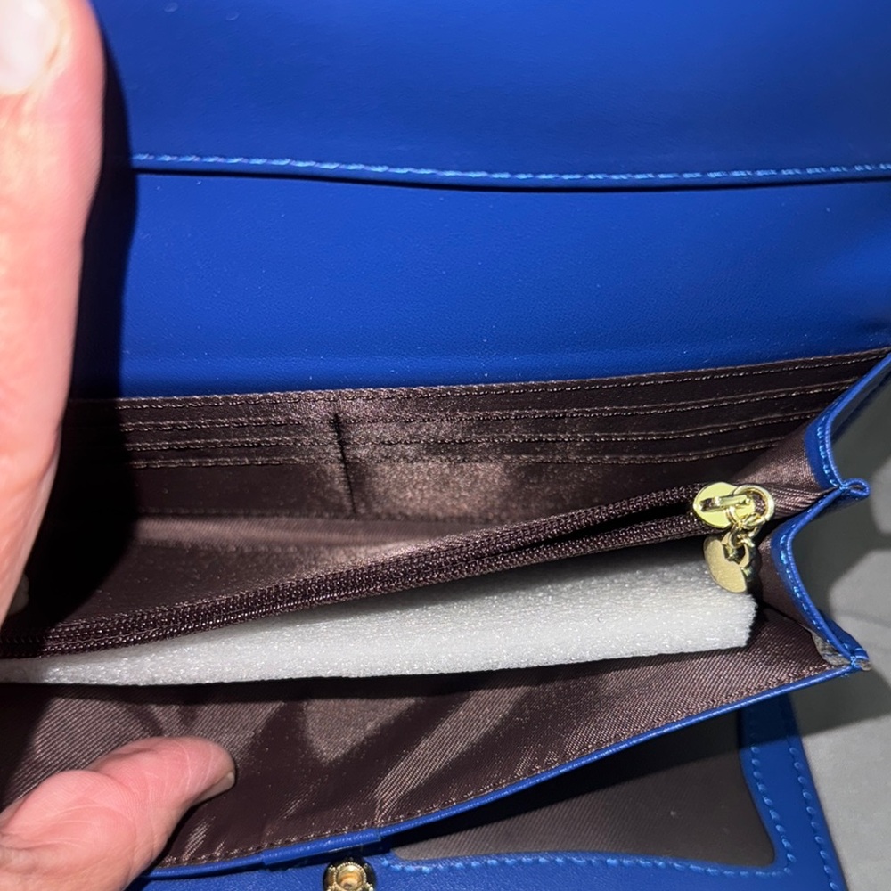 Marlekarida Elegant Blue Wallet with Gold Accent - Picture 4 of 15